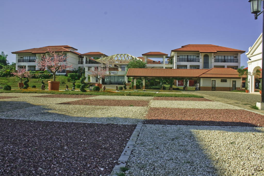 Ilocos Norte Hotel & Convention Center Laoag Dış mekan fotoğraf