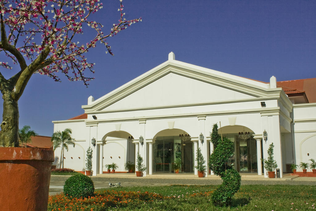 Ilocos Norte Hotel & Convention Center Laoag Dış mekan fotoğraf