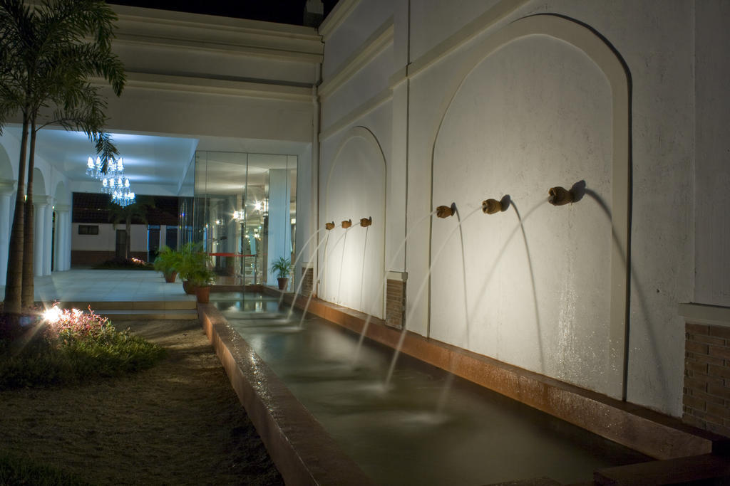 Ilocos Norte Hotel & Convention Center Laoag Dış mekan fotoğraf